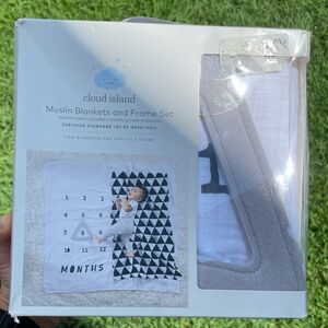 NEW - Muslin Blanket with Frame Set - Cloud Island